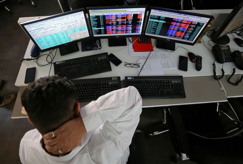 Oil seesaws, Asia shares dip as Ukraine talks make little progress