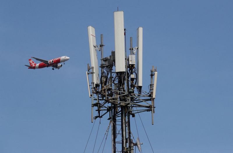 Philippines to allow full foreign ownership in telecoms, airlines, shipping
