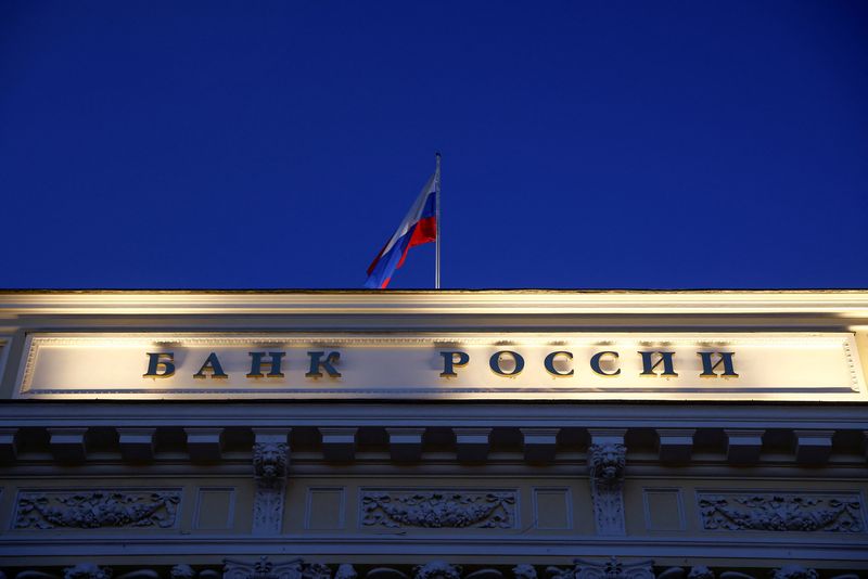 Russian cenbank keeps key rate at 20%, flags economic contraction