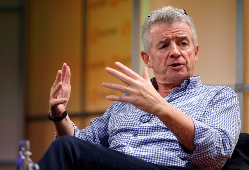Ryanair sees annual loss near the middle of forecast range