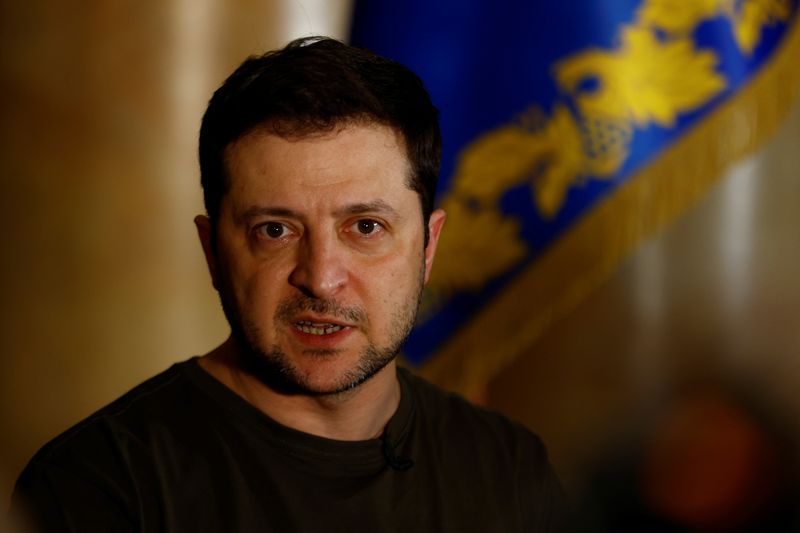 Sandbags and soldiers as Ukraine leader gives interview under siege