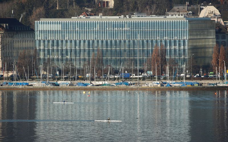 Swiss Re cuts fossil fuel cover for oil, gas to help climate