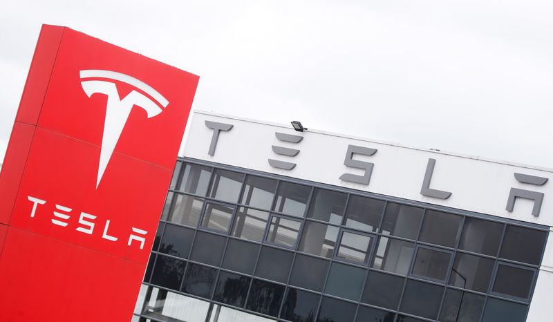 Tesla will pay conscripted Ukrainian employees up to 3 months - CNBC