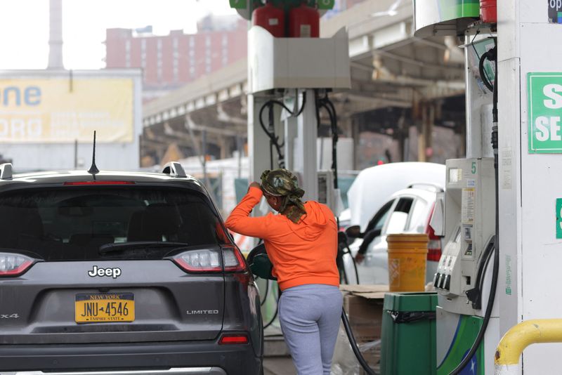 U.S., Canada motorists weigh cuts to spending as gas prices surge to record