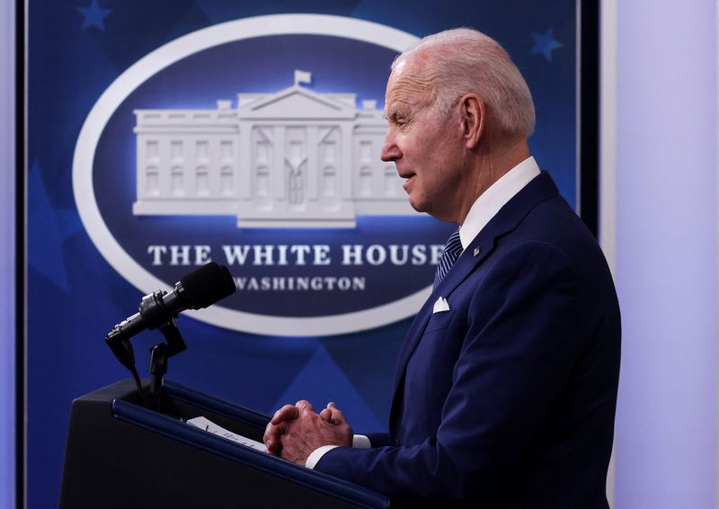 U.S. Congress nearing deal to aid Ukraine, fund government
