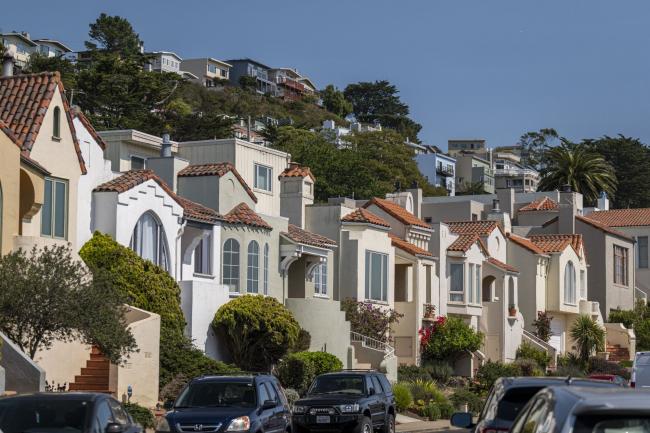 U.S. Household Net Worth Jumps to a Record on Equities, Housing