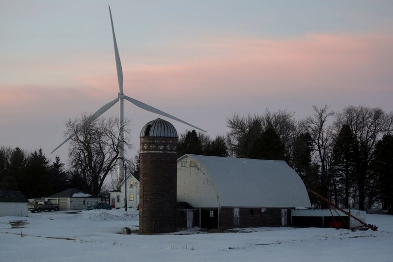 U.S. Midwest carbon pipeline has secured less than 2% of key Iowa route, filings show