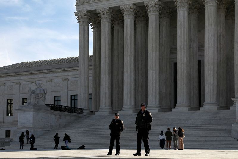 U.S. Supreme Court backs condemned murderer's religious request