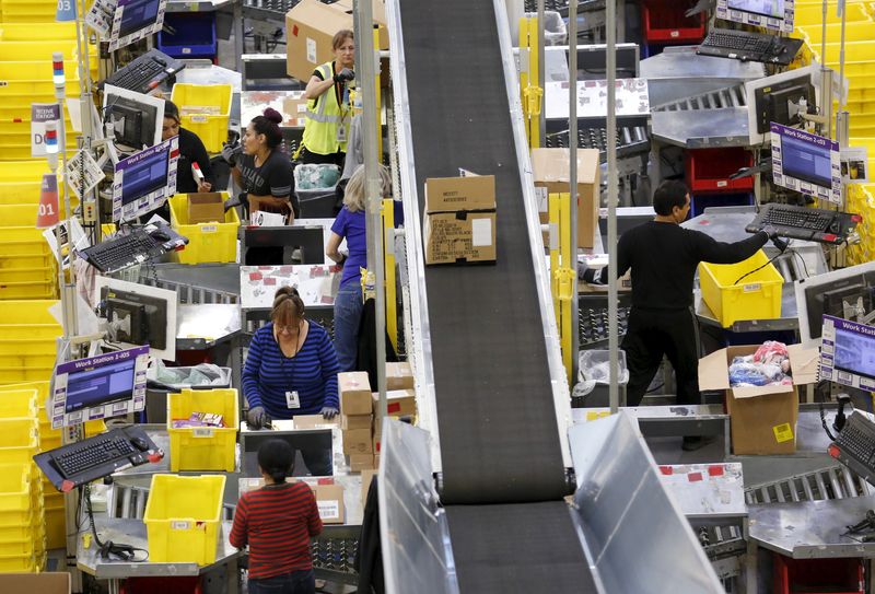 U.S. consumers to spend record $1 trillion online in 2022 - report
