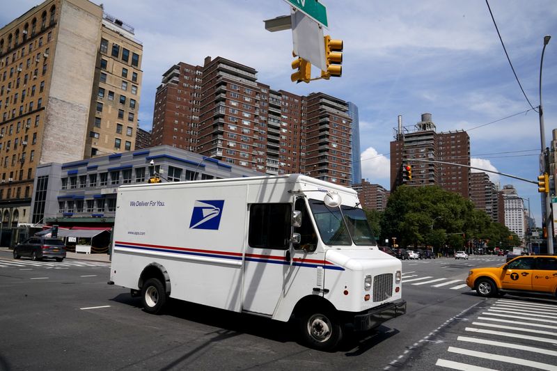 U.S. lawmakers ask Oshkosh for documents on USPS vehicle contract