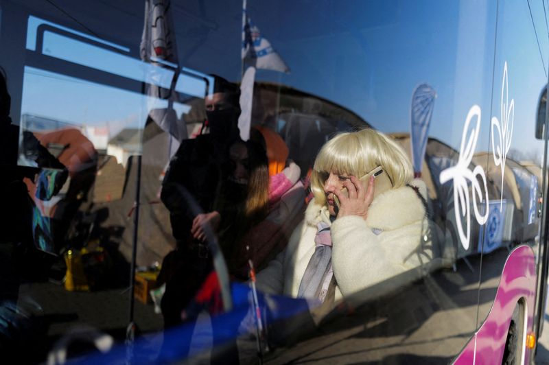 Ukrainian refugees hope for peace, but more expected to flee