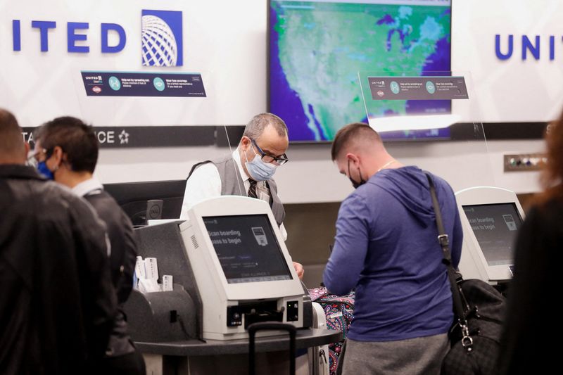 United Airlines to let unvaccinated workers return - WSJ