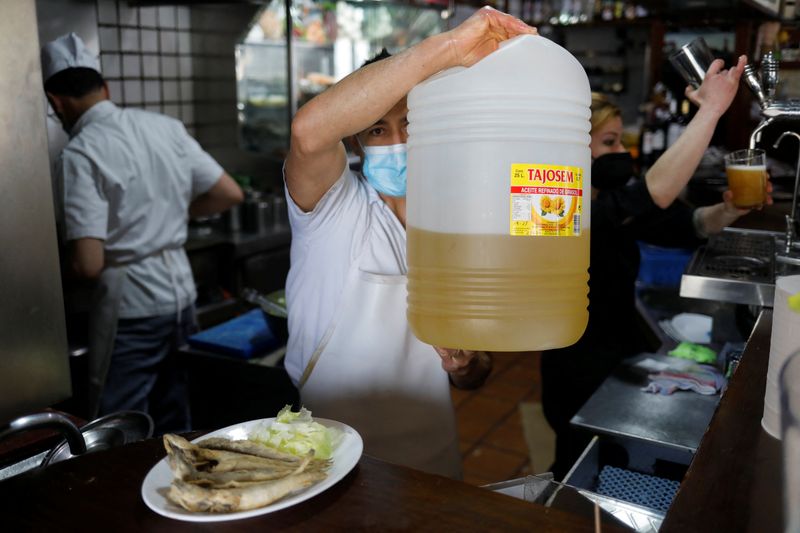 Ukraine sunflower scarcity: a boon for olive oil, but hard to swallow for some
