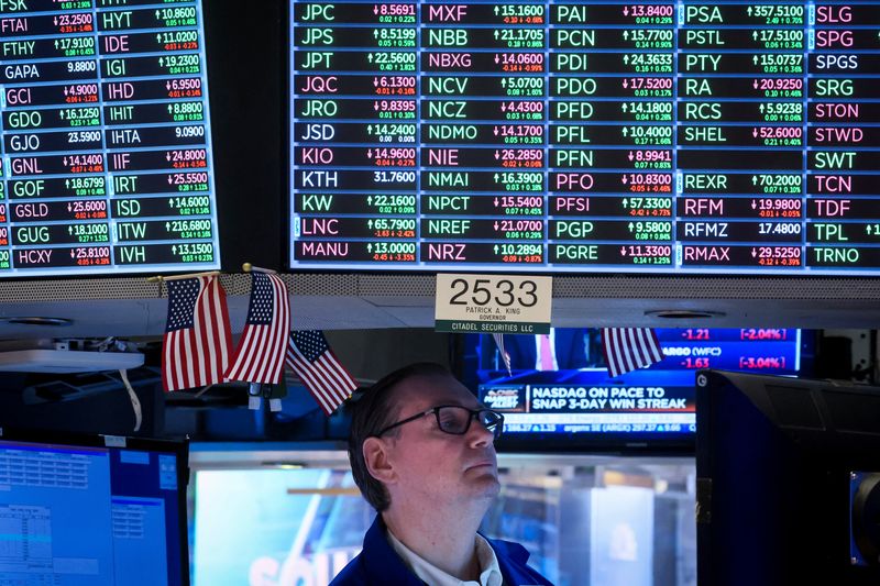 Stuck but not sweating it: some U.S. investors in Russia not kneejerk-selling