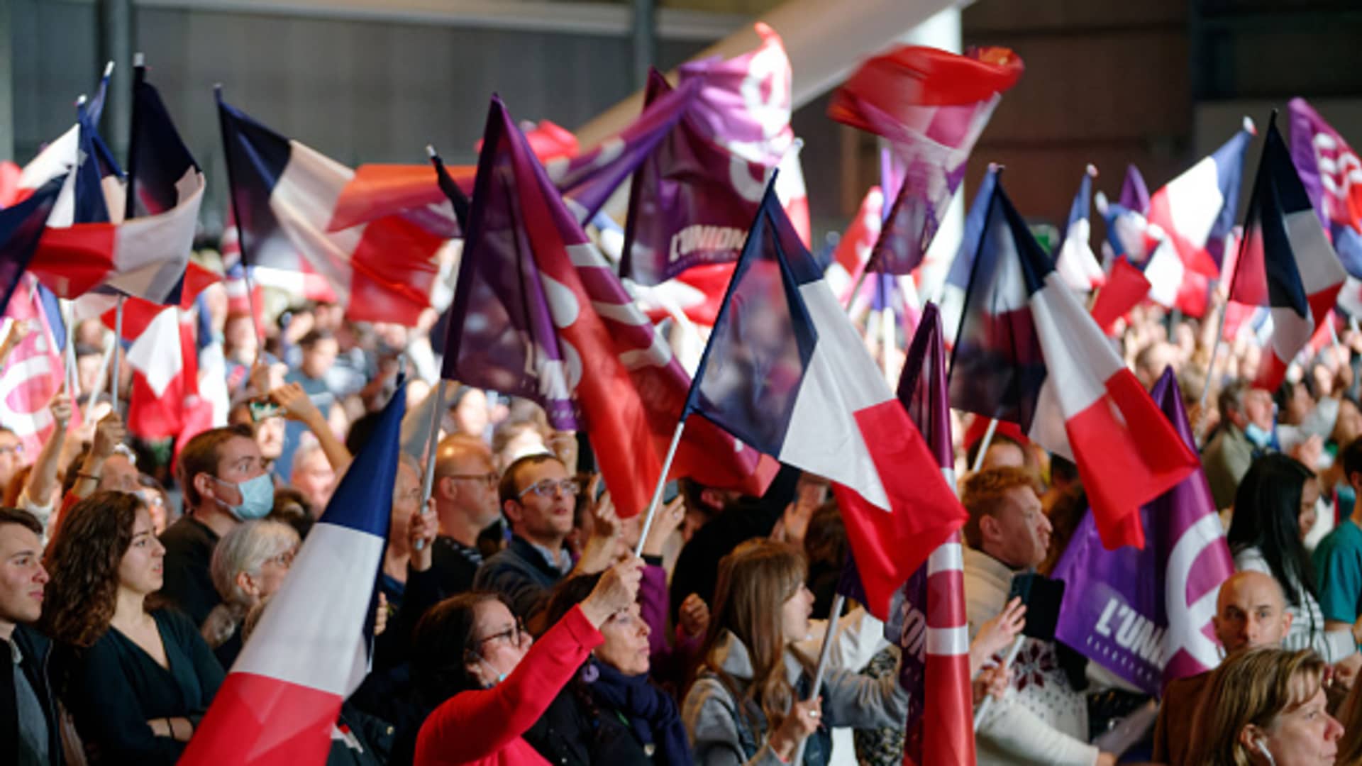 Voters head to polls, Macron vs. Le Pen in presidential race