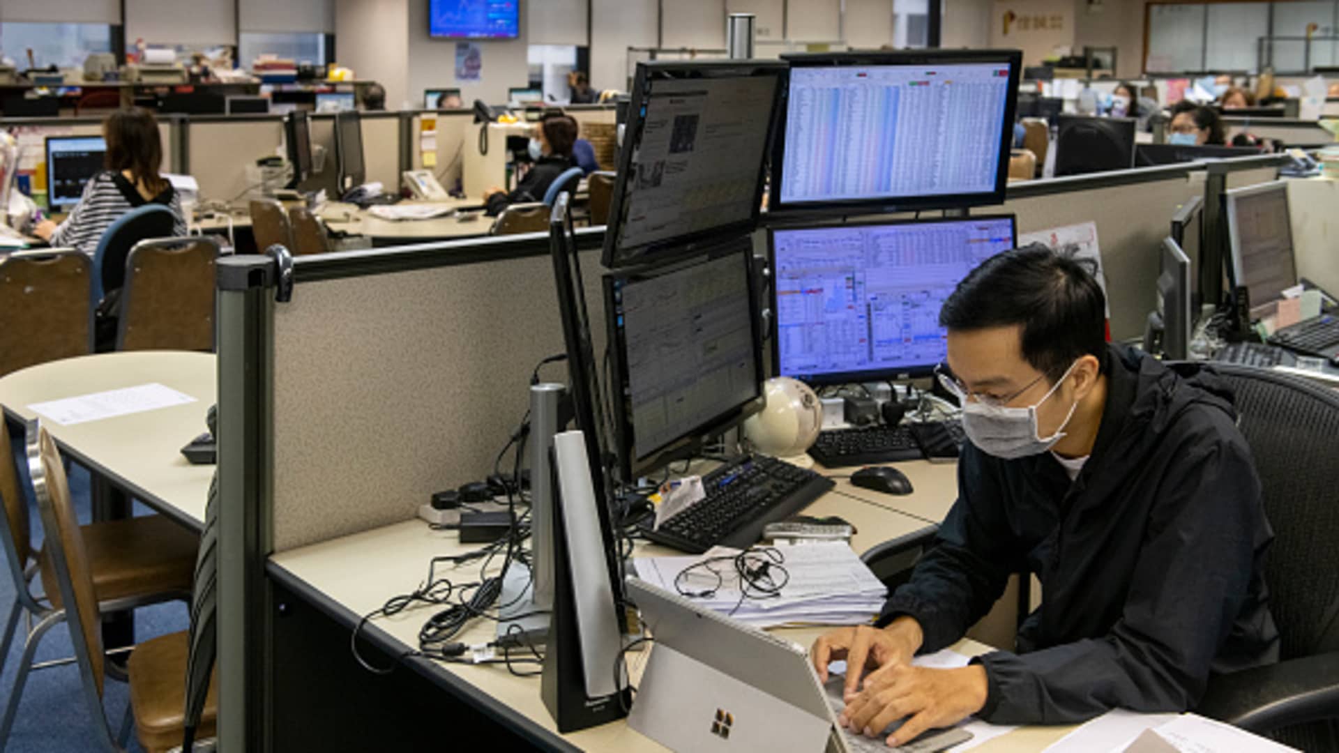 Fed minutes, currencies and oil