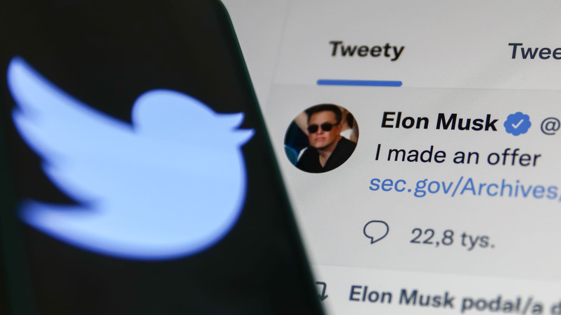 Elon Musk’s Twitter deal threats put new financing on ice, sources say