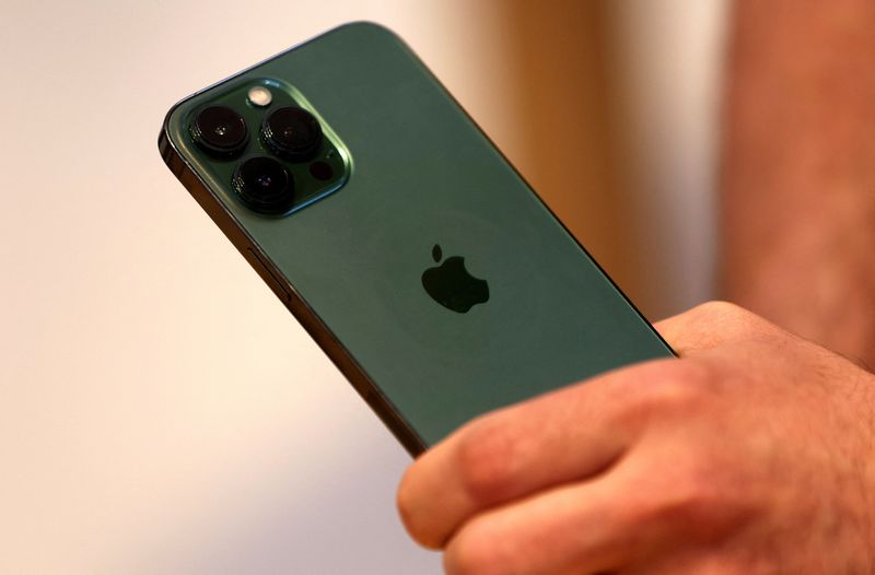 Apple beats sales estimates with big bumps in iPhones, services