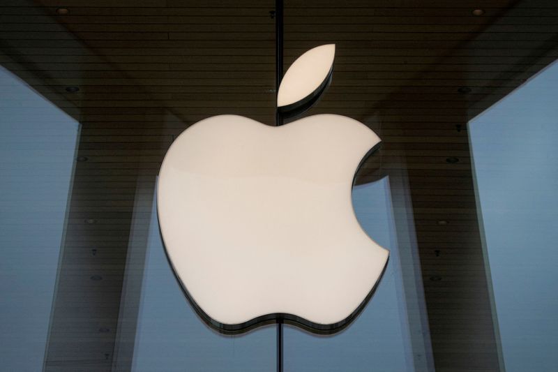 Apple store workers in Atlanta file for first union election - Bloomberg News