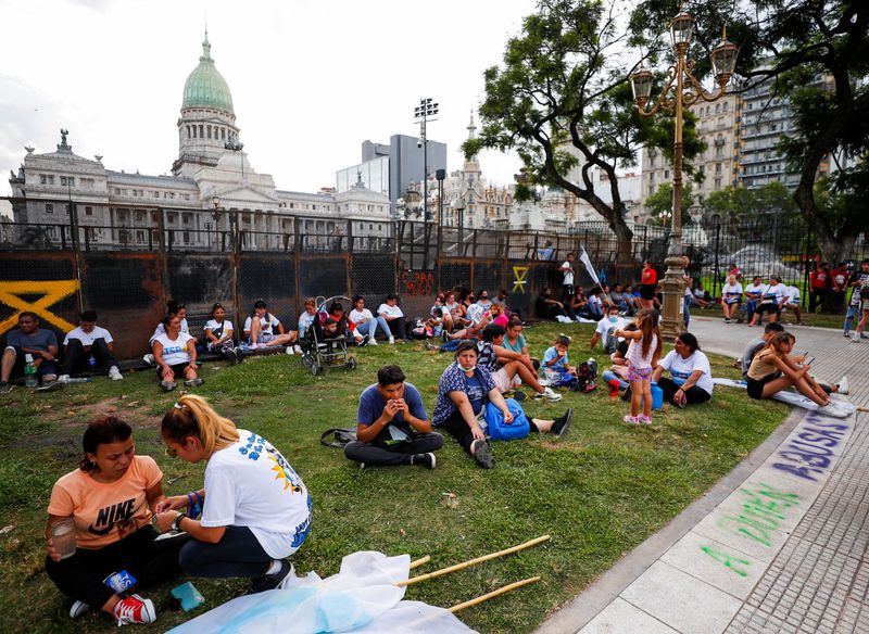 Argentina will not modify $45 billion debt with IMF -finance minister