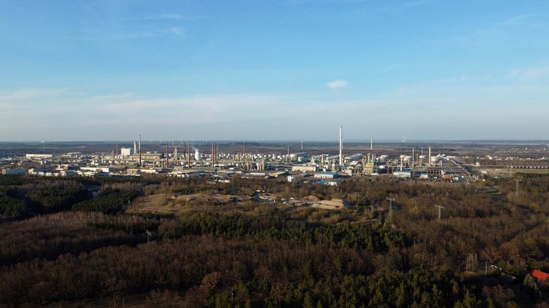 Berliners' reliance on Russian fuel exposes German dilemma on Ukraine