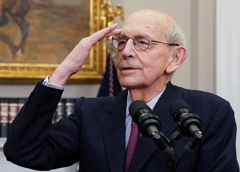 Breyer hears last U.S. Supreme Court argument, with a tribute from Roberts