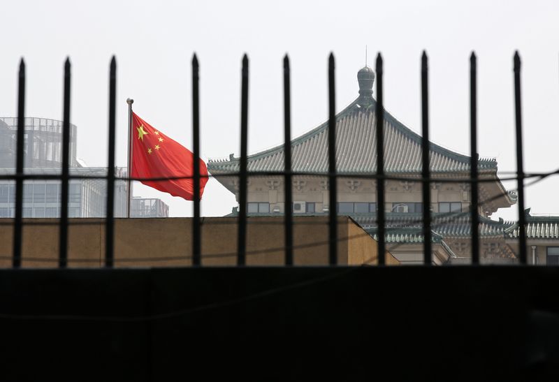 China urges policies to support catering, retail sectors