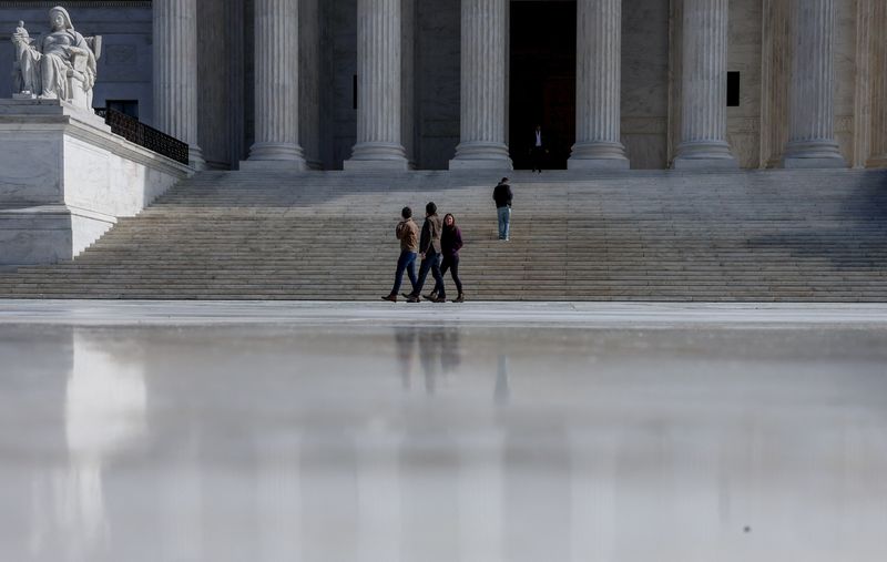 Congress poised to subject U.S. judges to more financial disclosure