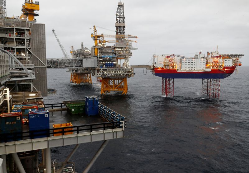 Global cash crude prices ease off record premiums to futures