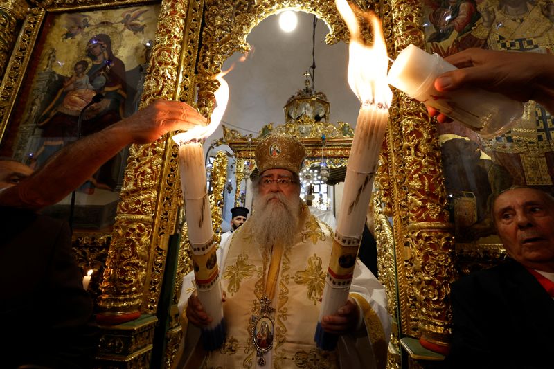 Holy Fire lights up Jerusalem's Holy Sepulchre