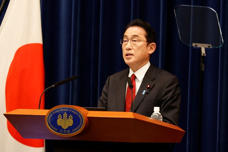 Japan's cenbank is not aiming to manipulate currency, PM says