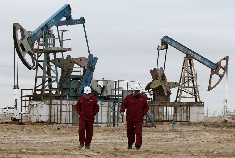 Oil extends losses on reserves release, Yemen truce