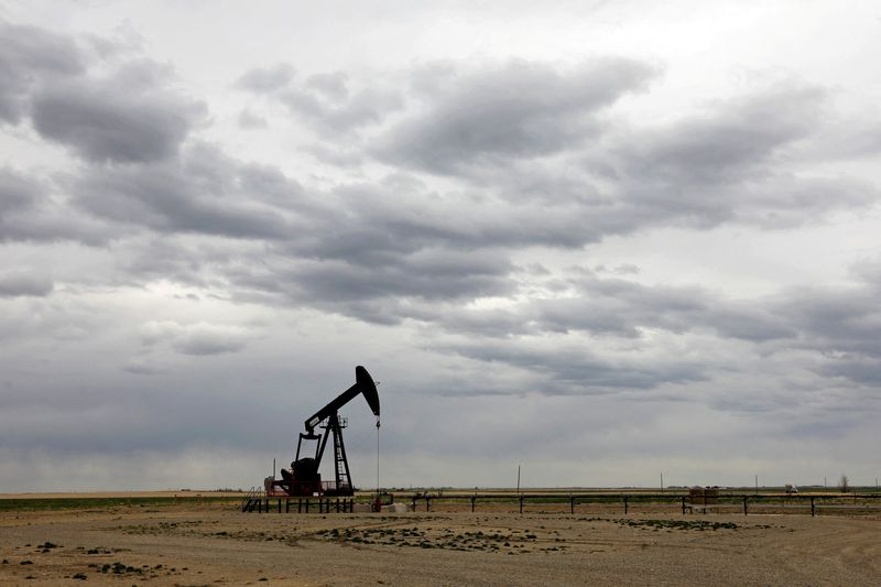 Oil prices edge lower in early trading