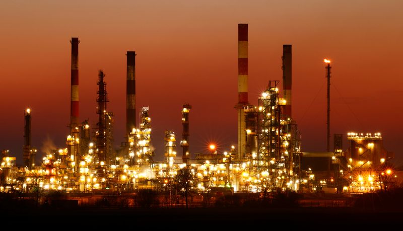 Oil prices rise on supply concerns as Ukraine crisis deepens