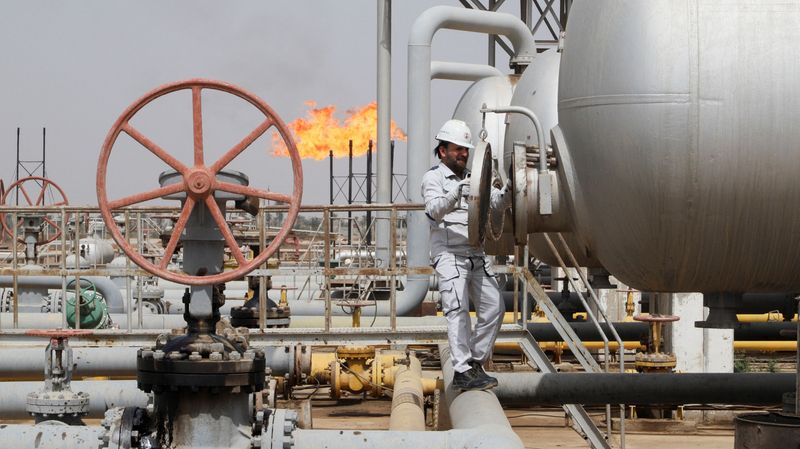 Oil prices set to open after largest weekly fall in 2 years,traders await SPR details