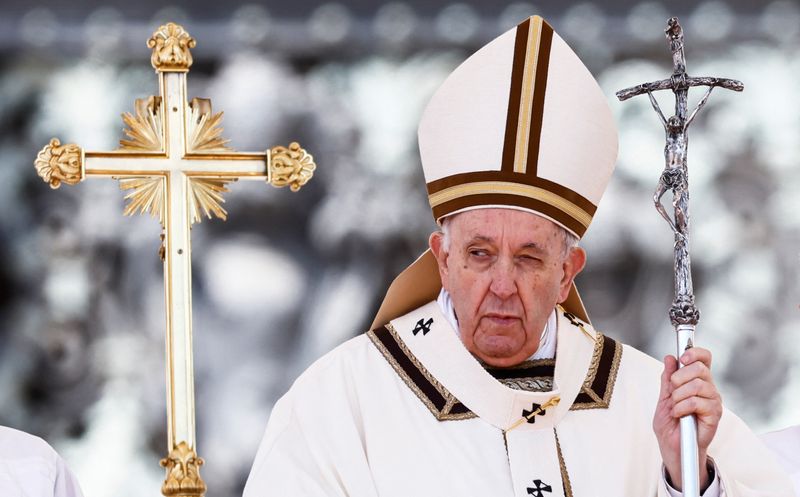 On 'Easter of war,' pope implicitly criticises Russia over Ukraine