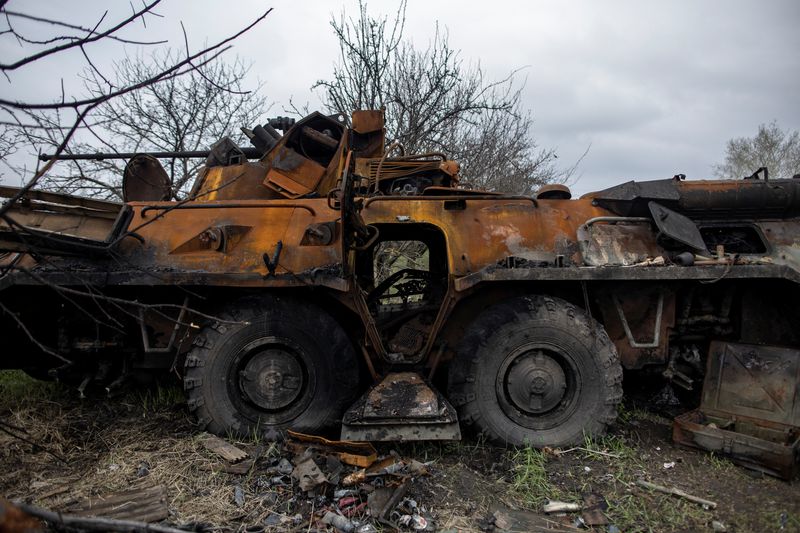 Recaptured Ukrainian village left with wrecked tanks, bodies and questions