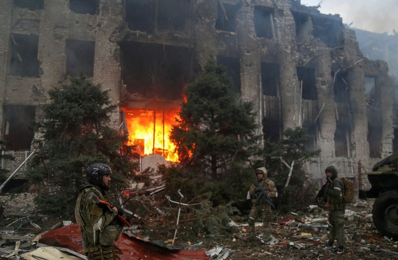Russia renews Mariupol attacks, top US officials to visit Kyiv, Ukraine says