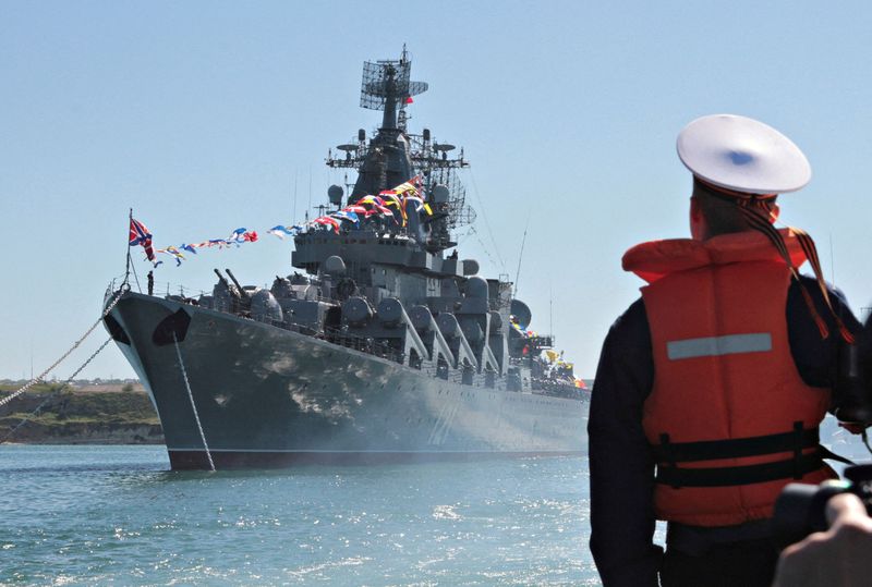 Russian crowd mourns Black Sea flagship after sinking