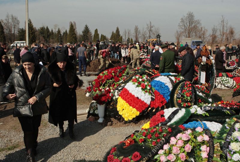 Russians bury dead soldiers as Kremlin admits major losses in Ukraine