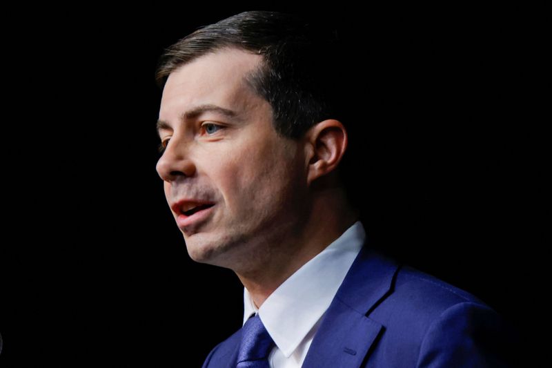 Senate Democrats urge U.S. Transport chief to develop autonomous vehicle rules