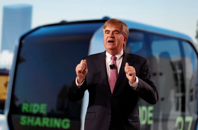 Toyota cuts '22 U.S. new-car sales industry outlook on supply-chain issues