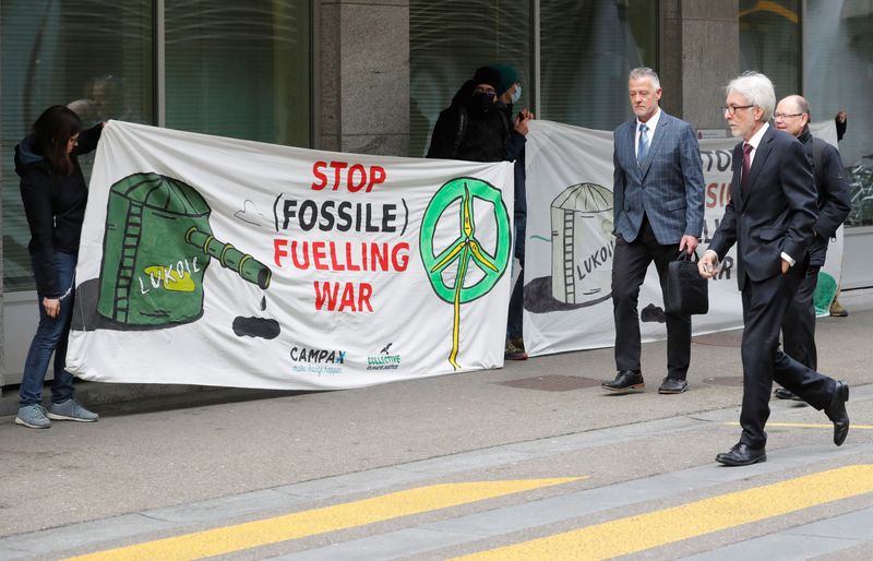 UBS shareholders back bank's climate roadmap