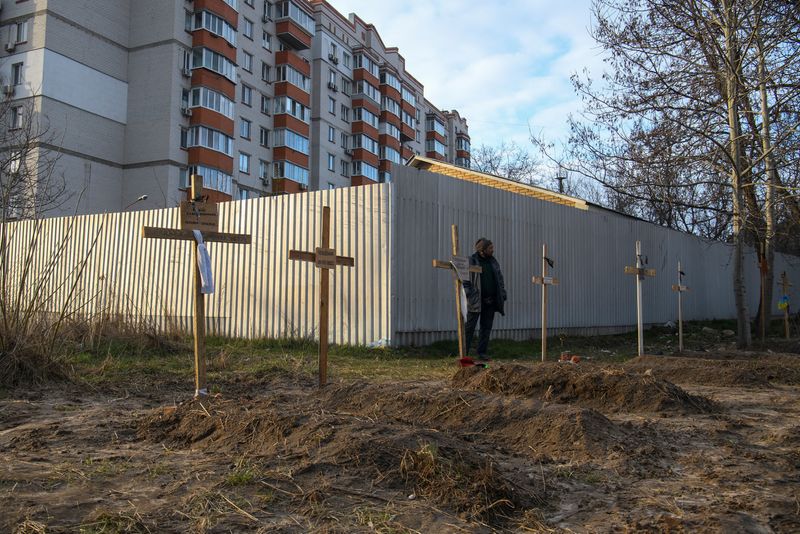 U.S., Europe plan Russia sanctions as Ukraine warns of more civilian deaths