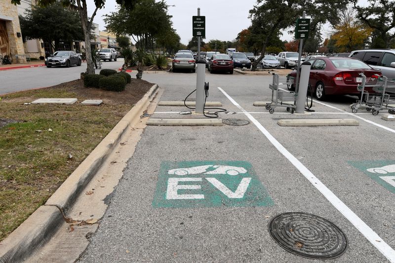 U.S. government may need more than 100,000 charging stations - testimony