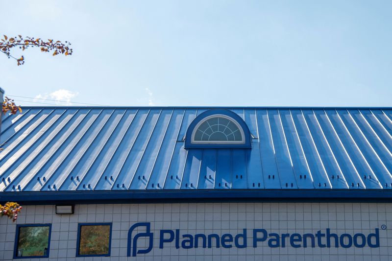 U.S. judge temporarily blocks enforcement of Kentucky's new abortion law