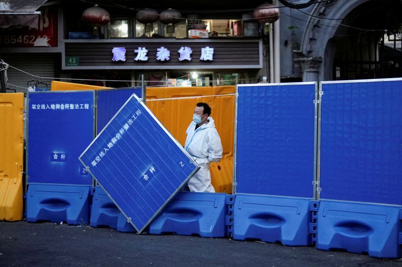U.S. orders some personnel to leave Shanghai consulate