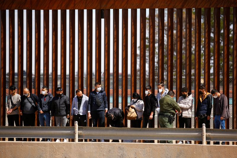 U.S. to end COVID order blocking asylum seekers at border with Mexico