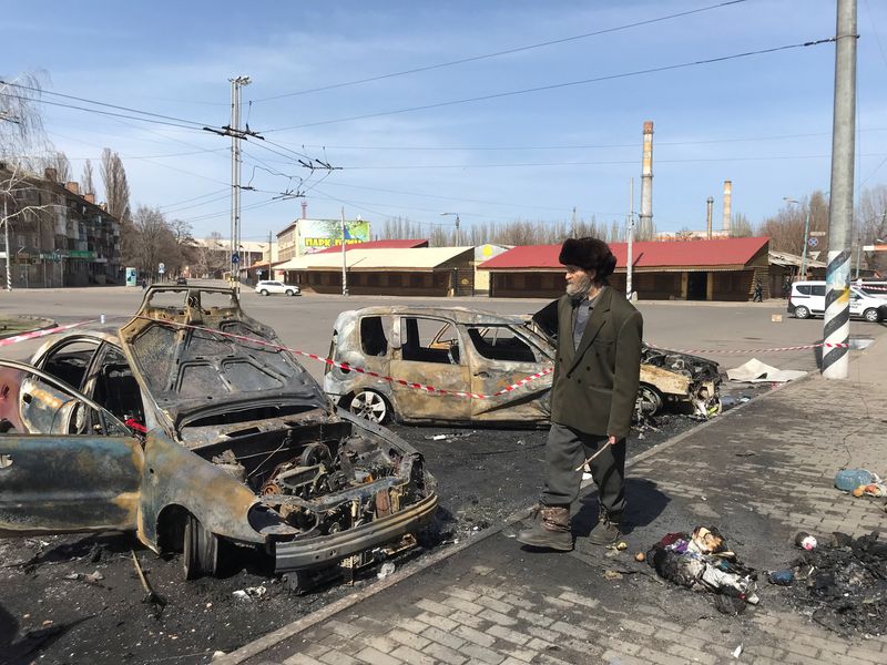 Ukraine demands tough global response to train station missile strike