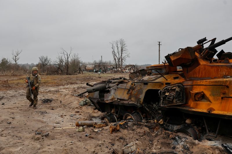 Ukraine negotiations to resume, Europe faces Russia gas deadline
